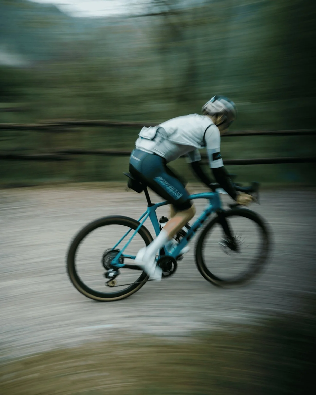 Cyclist in motion / Kirsten Frank