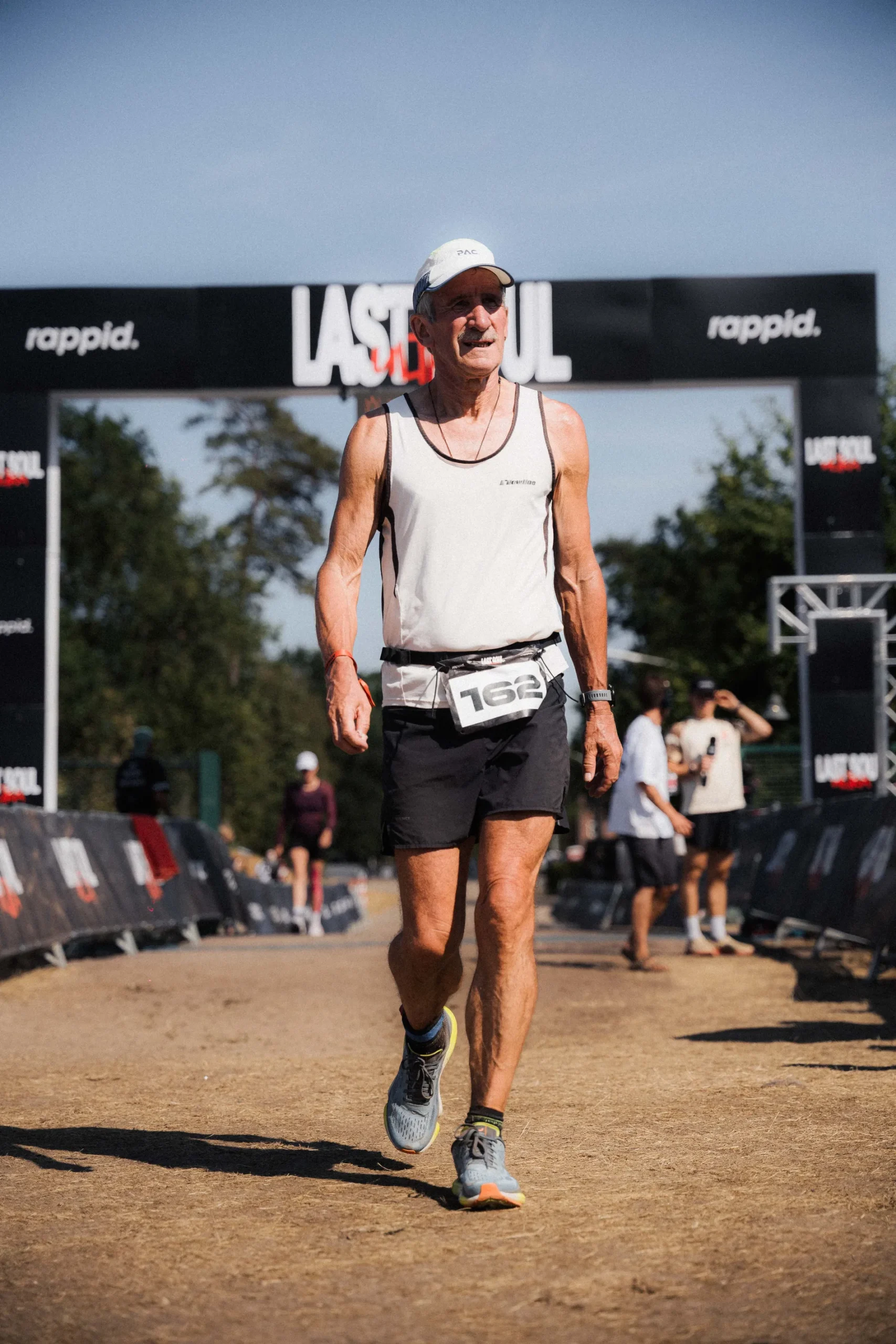 Hubert Karl absolviert eine Runde beim Backyard Ultra